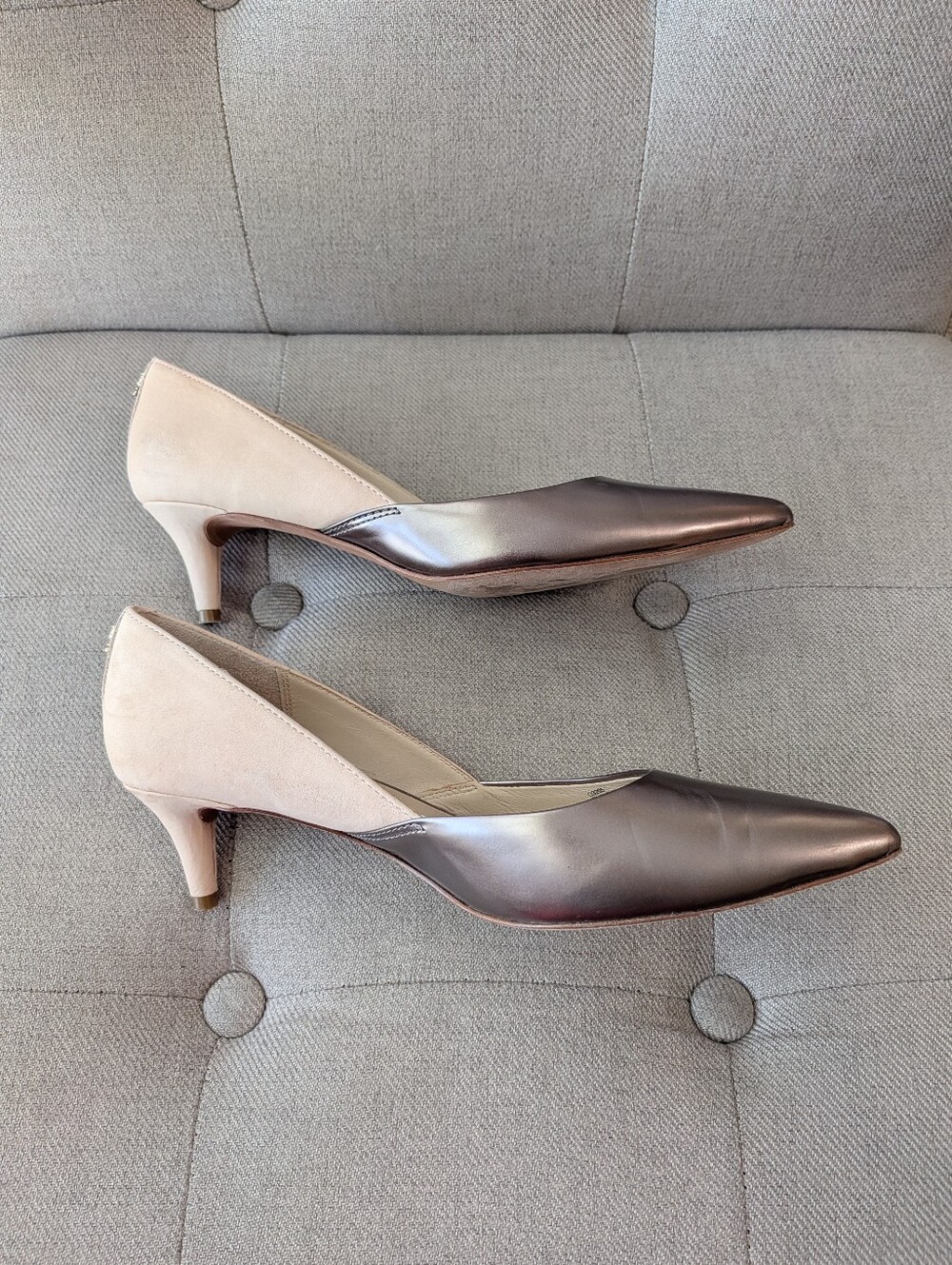 COACH Chambers Rose Two-Tone Pointed Toe Mid Heel Pumps Nude Metallic Size 7B - Picture 5 of 13